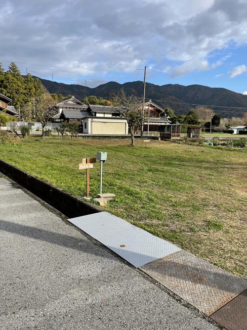 夏の八丈岩登山者用の駐車場