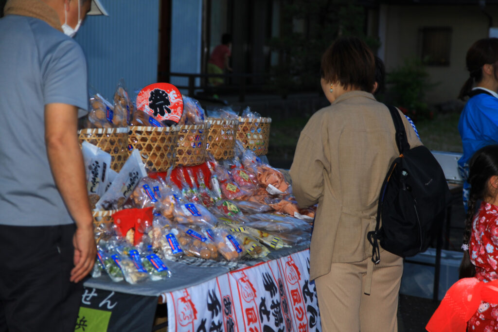 ほたる祭り2025のせんべいの屋台