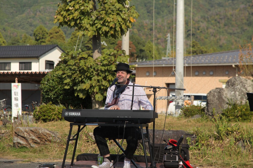 演奏淘汰を披露するフロリアン