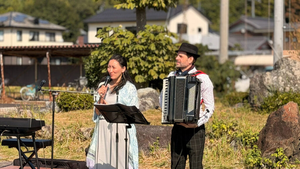 フロリアンの演奏と真奈美の歌