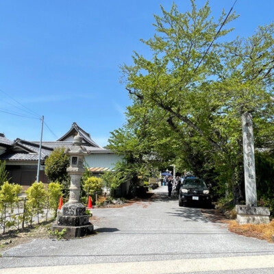 岡高神社の入り口
